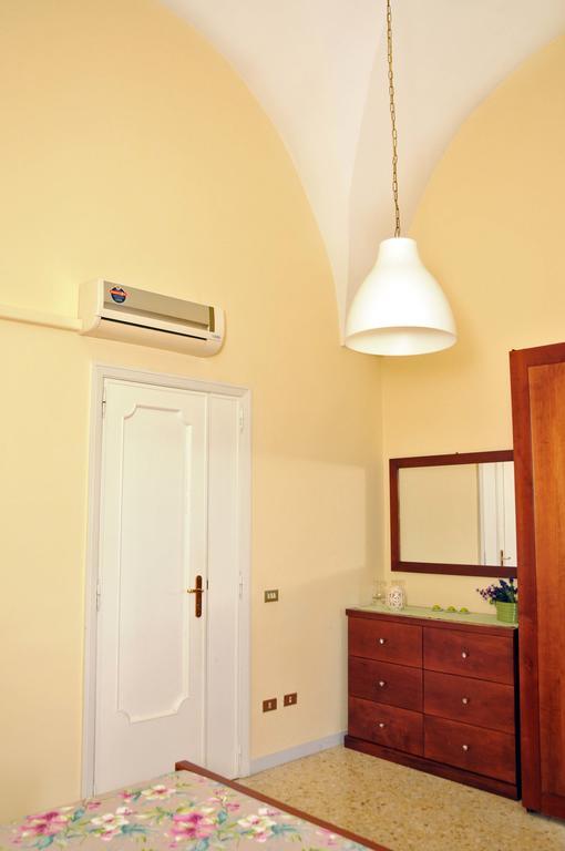 Le Tre Civette Bed & Breakfast Lecce Exterior photo